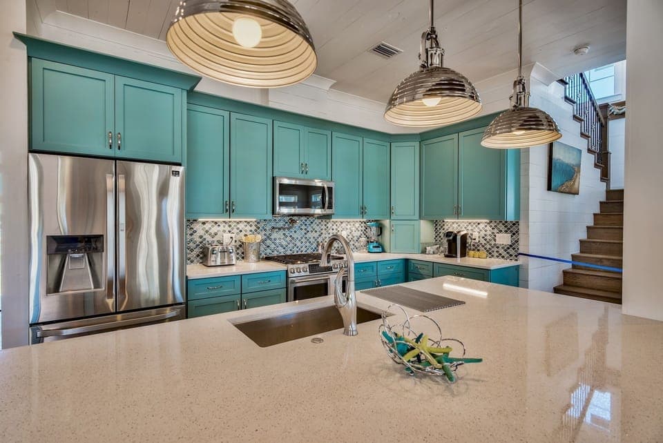 Large gourmet kitchen with all the gadgets incl. spices! 2nd fridge laundry rm