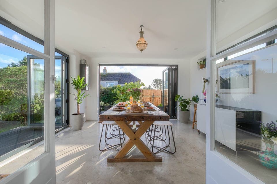 Light and contemporary dining room at Stones Reef