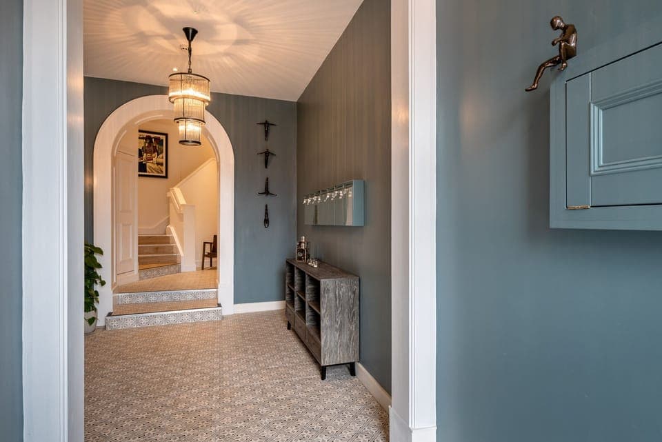 Fresh Escapes - Exeter City Centre Apartment, Cathedral View Sleeps 2