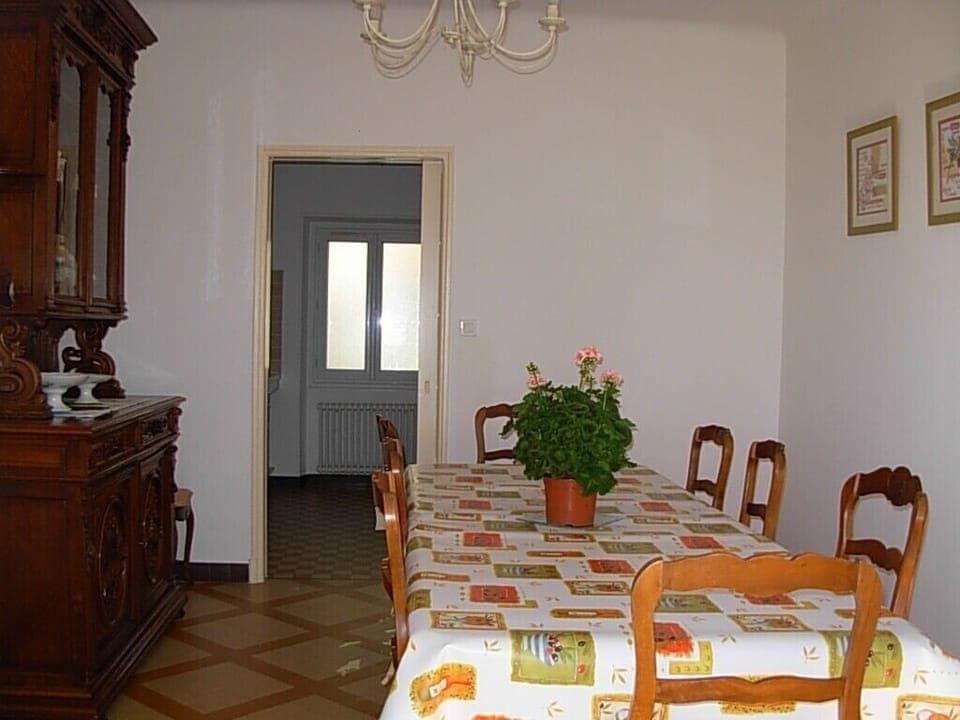 Dining room opening onto the kitchen