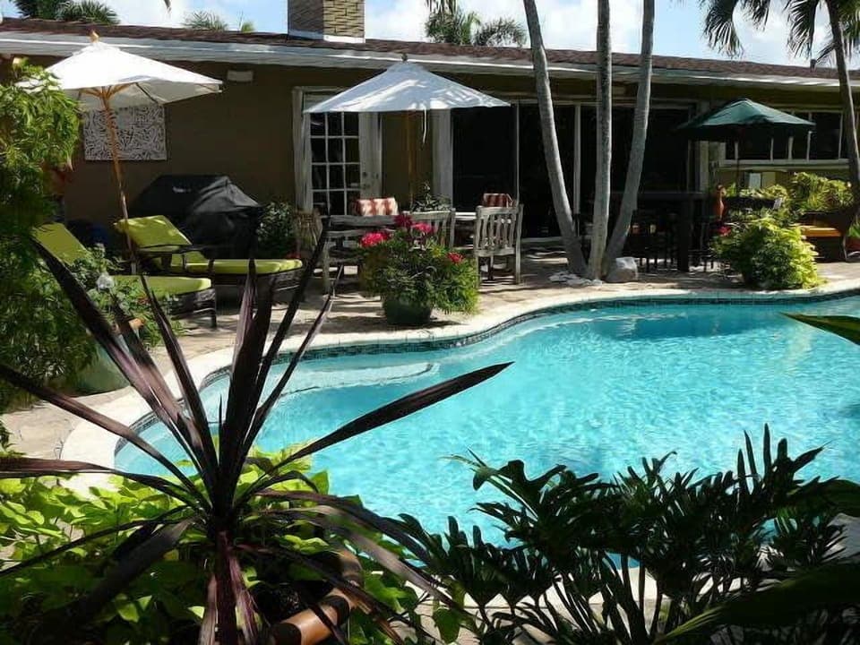 Pool Shared with Hosts