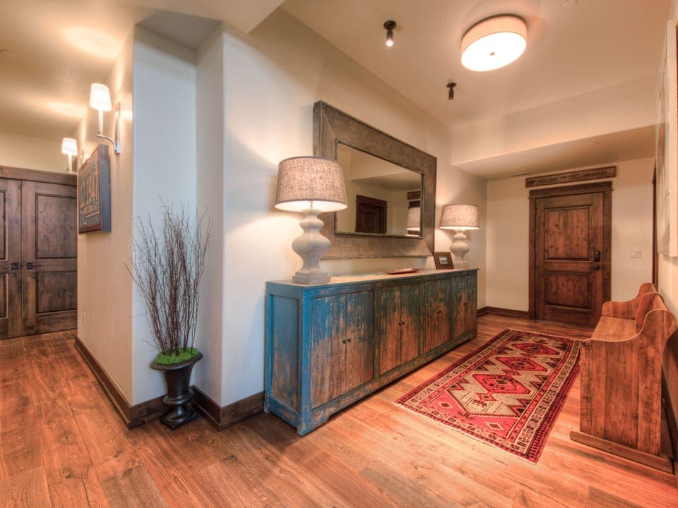 Cowboy Heaven Luxury Suite 7D, Entry 2