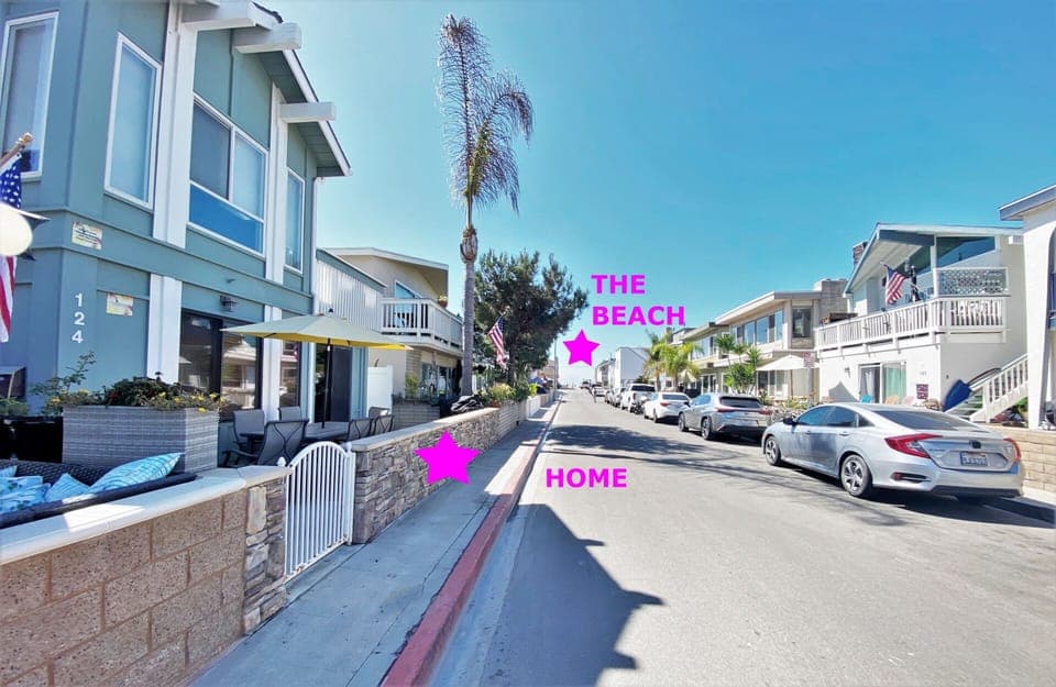 One minute walk to the Beach,surfing and Dolphins!