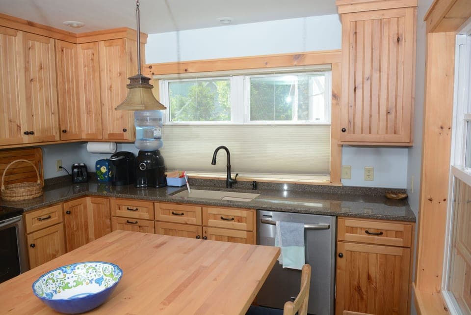 Full kitchen, refrigerator, oven, dishwasher, microwave and water dispenser. 