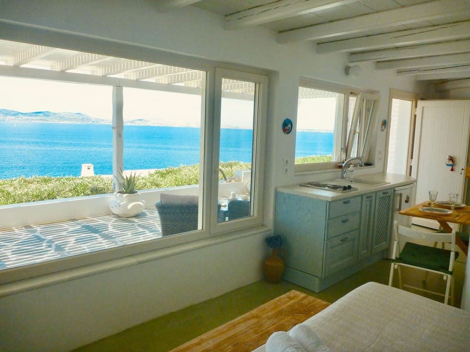 Vista Ariadne's mesmerizing view can be enjoyed from all areas of the studio.