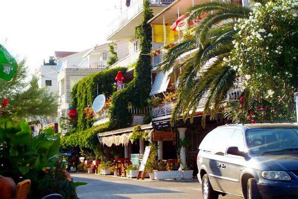 Nearest restaurants 20 meters far away from the Apartment