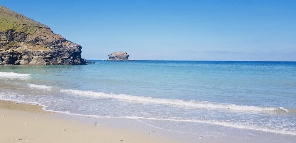 Beach 100m from cottage 
