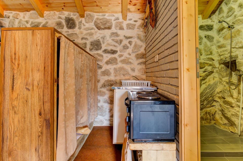 Fully equipped kitchen.