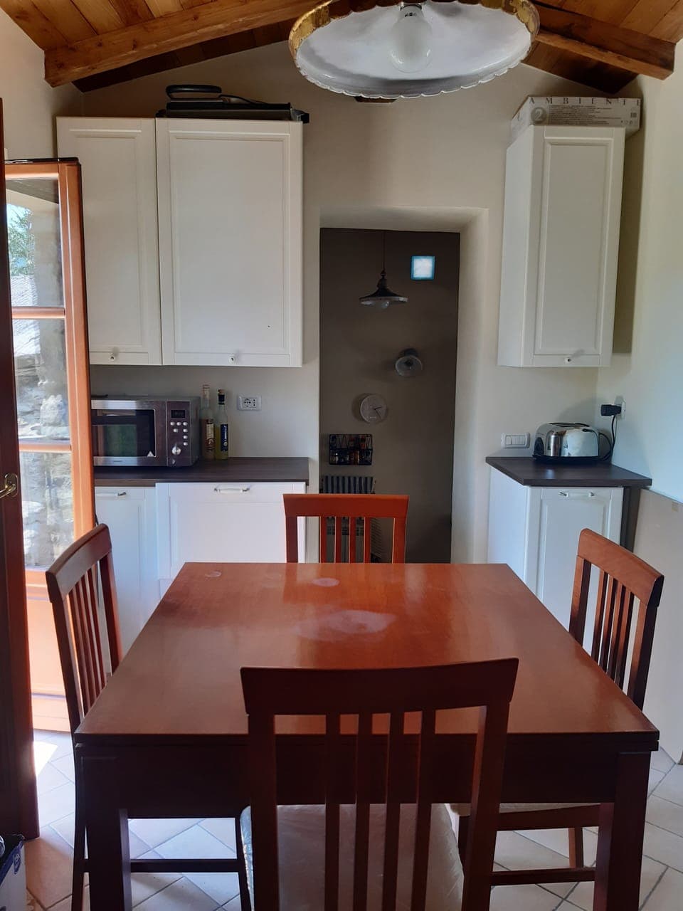 Dining room - view to kitchen