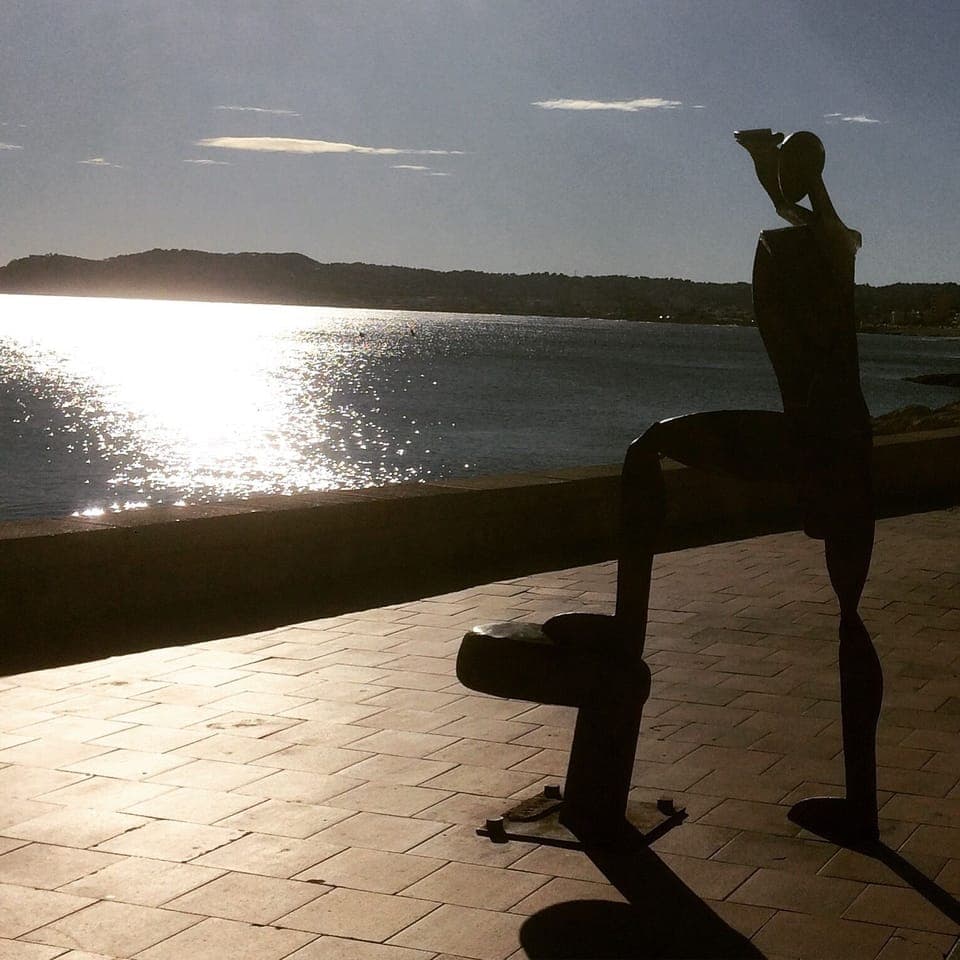 Lots of public art in the port area. (5 mins)