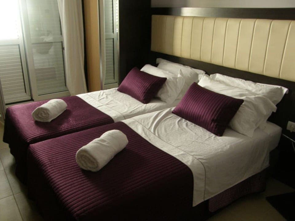 excellent apartment with Frette linen