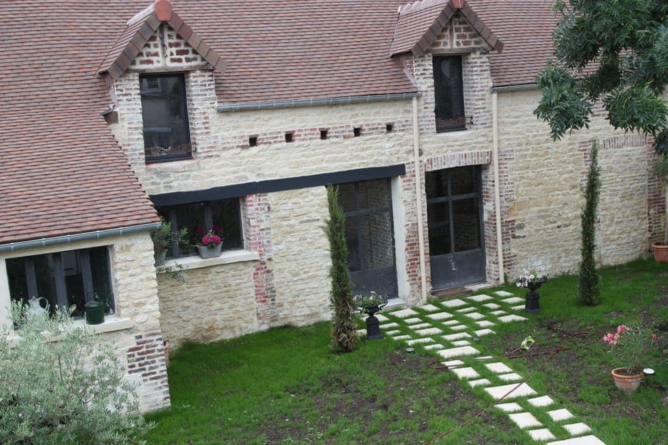 Front side (large garden behind)