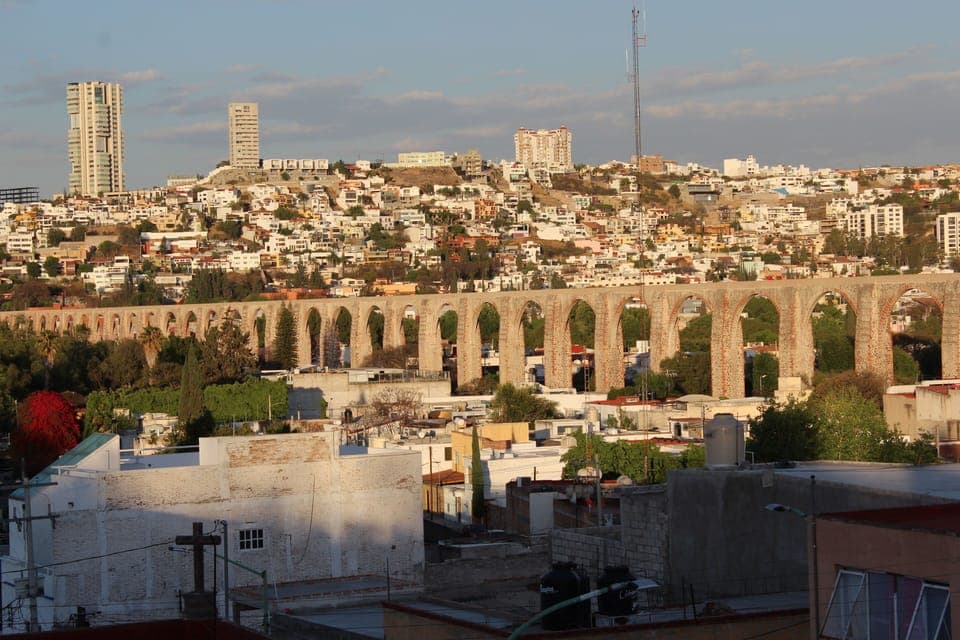 Take that great souvenir picture, just two blocks away