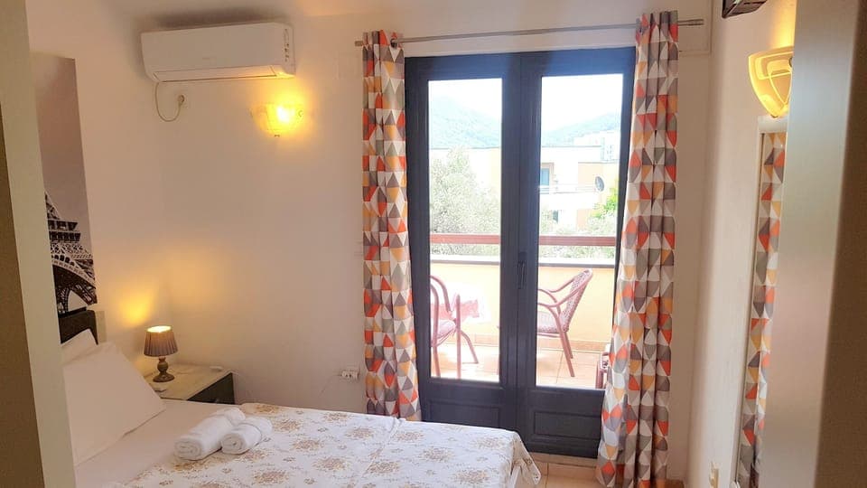 Sleeping room with balcony. 