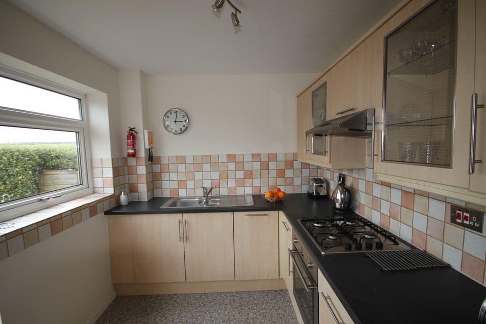 Fitted kitchen with WM dishwasher, fridge,freezer