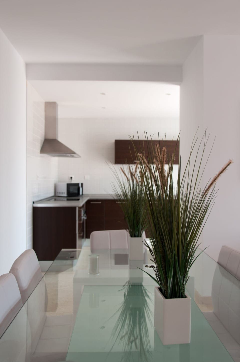 Kitchen with dinning table for 6 persons