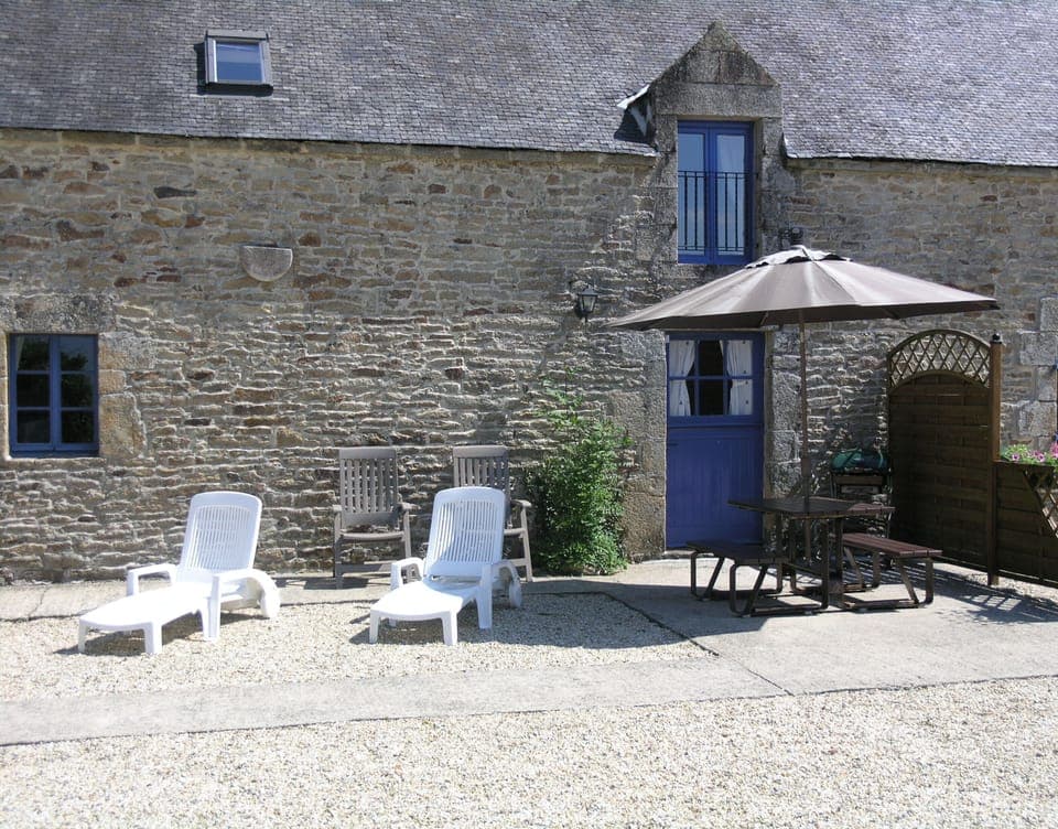 Orchard Cottage with South Facing Patio Area