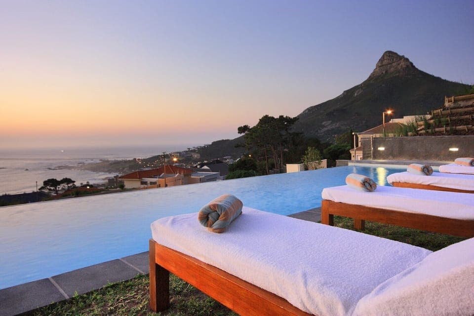 rim flow pool with sea view