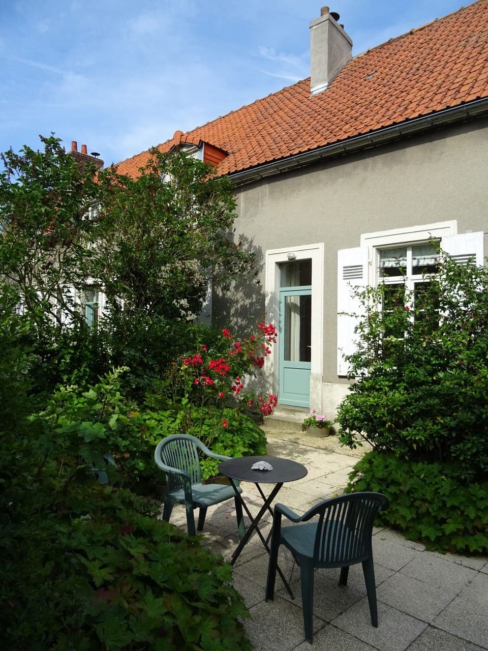 A private, sheltered and sunny terrace
Une terrasse abritée et  en soleillée
