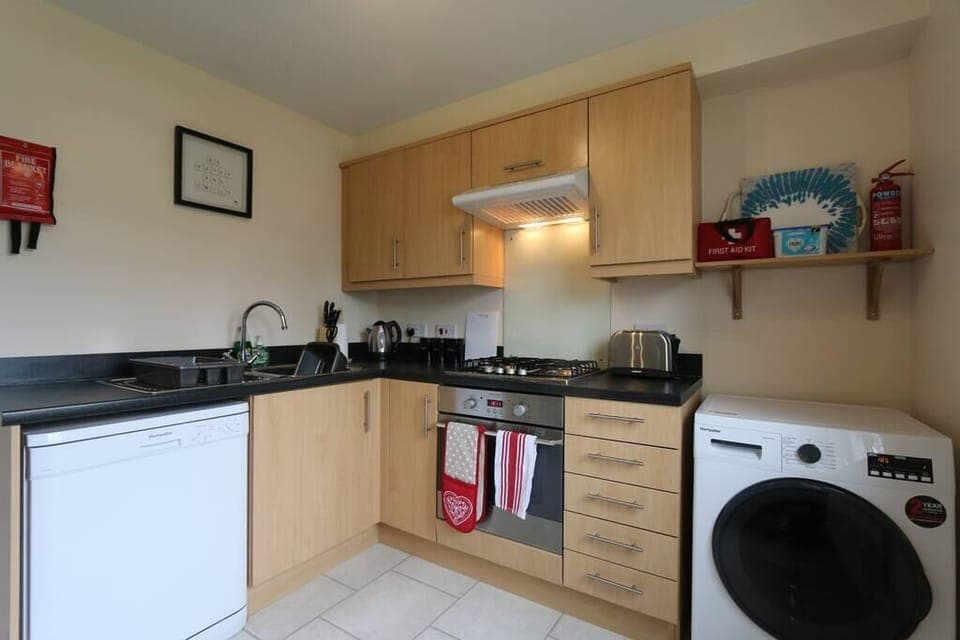 Fully equipped kitchen, with dishwasher, washer/drier, Microwave, gas hob and electric oven