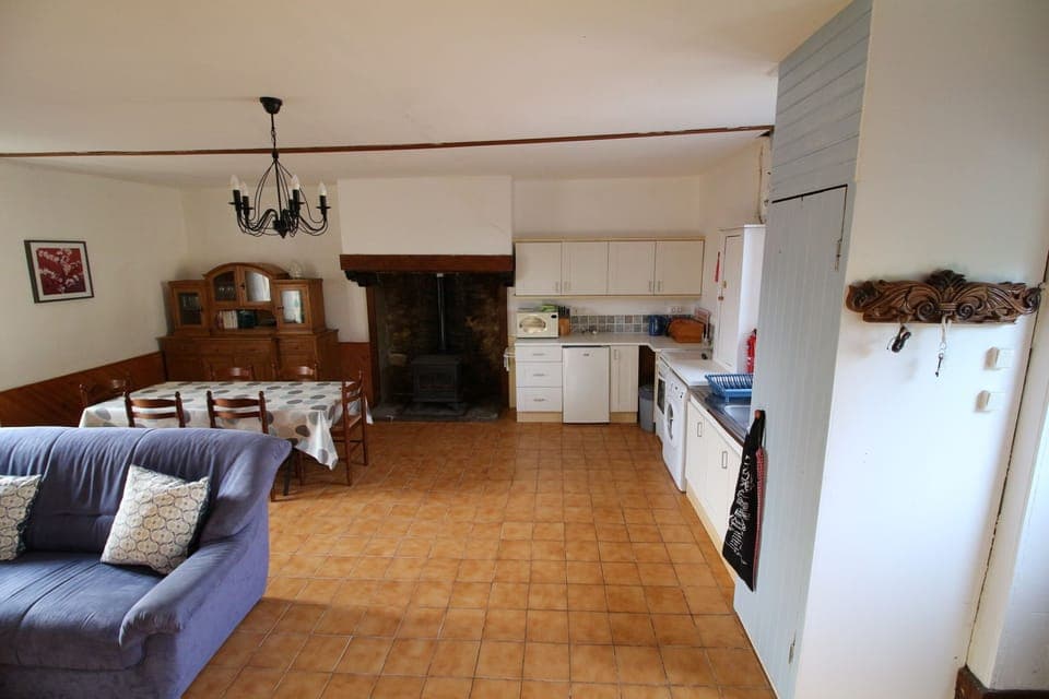 Open-plan downstairs room with kitchen, dining area & lounge
