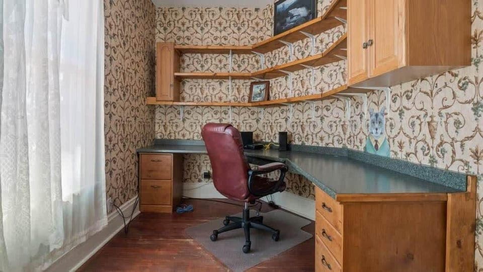 Office: Monitor, keyboard, mouse -- remote work without missing the trip