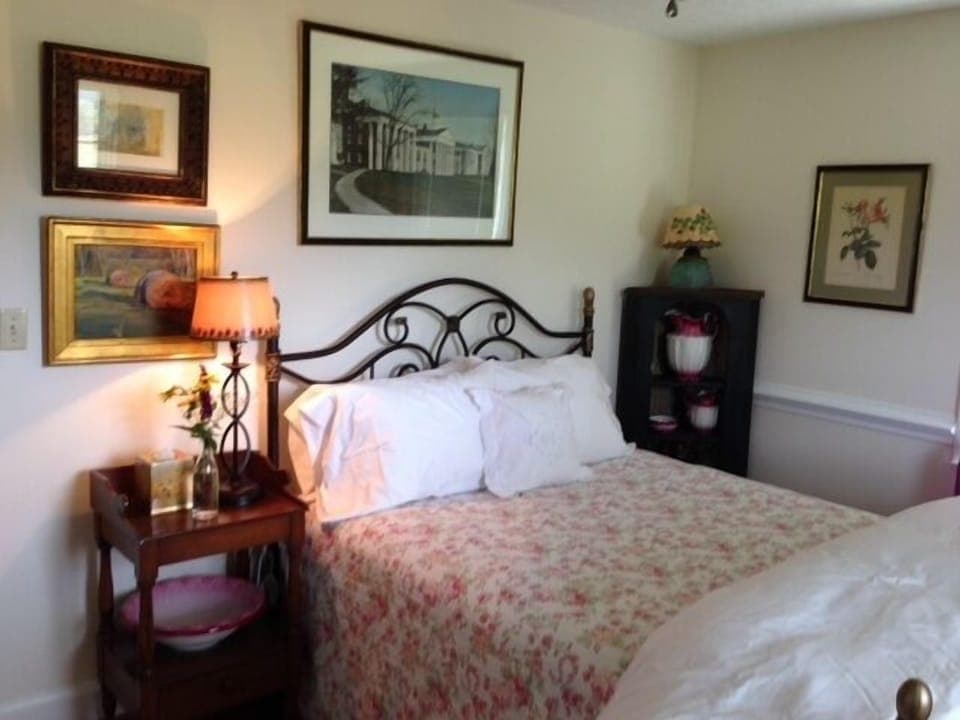 queen bed room #2