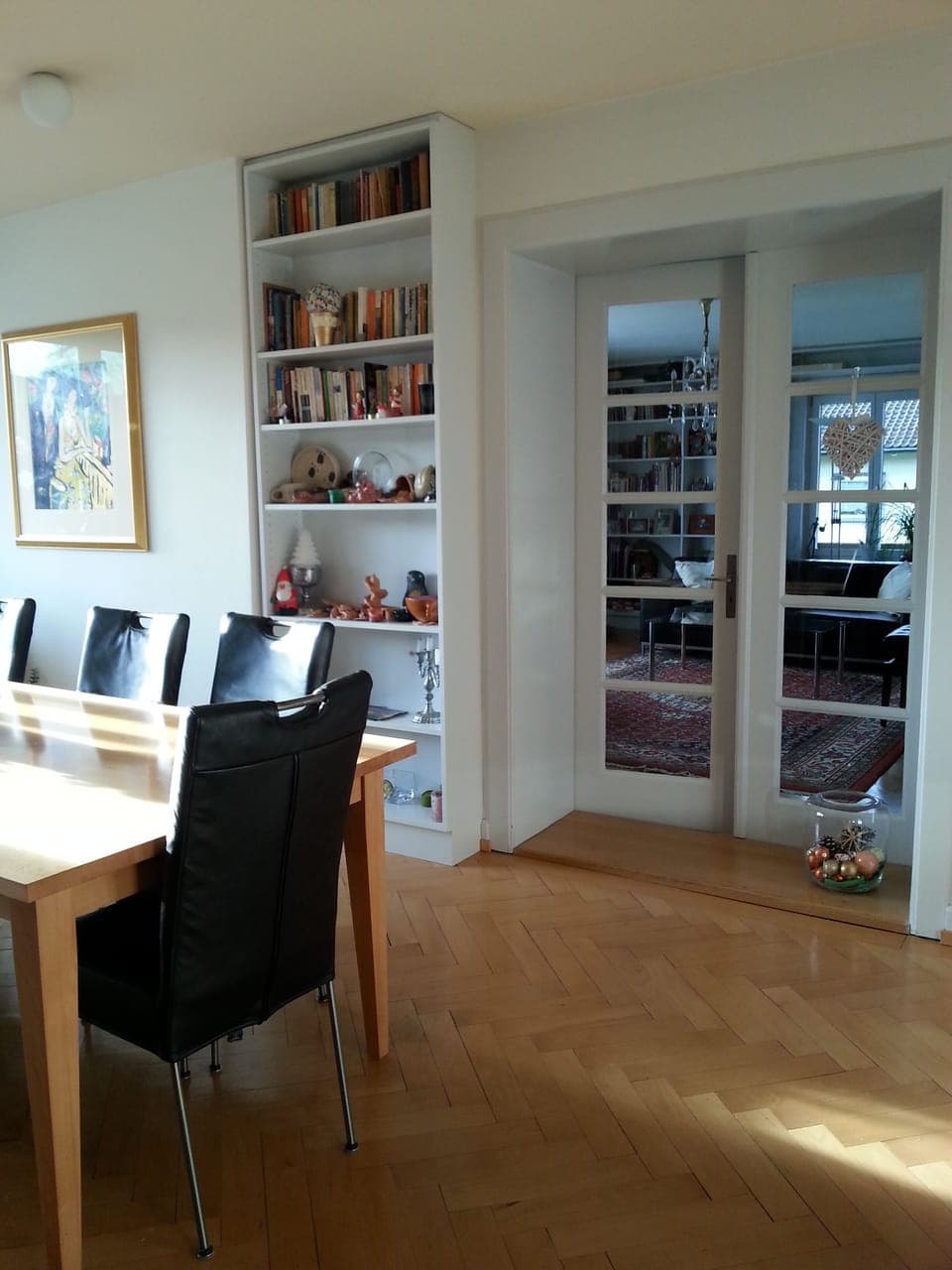 Dining room with large table for 6 - 8