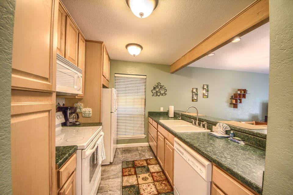 Fully stocked kitchen!