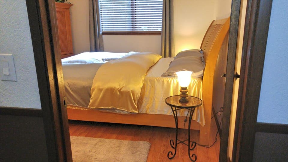 Downstairs Master Bedroom - Queen bed, walk-in closet, mirror, dresser|TV hutch