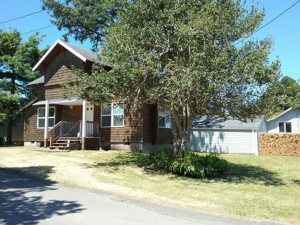 Balcomb Family Beach Cabin, 3 blocks from the beach