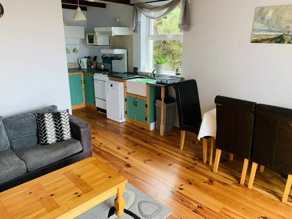 Open plan kitchen/dining living area