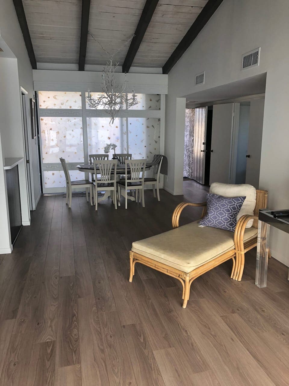 Open floor plan - Living to dining area