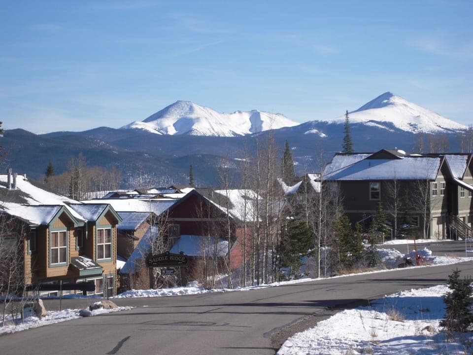 Entrance to Saddle Ridge