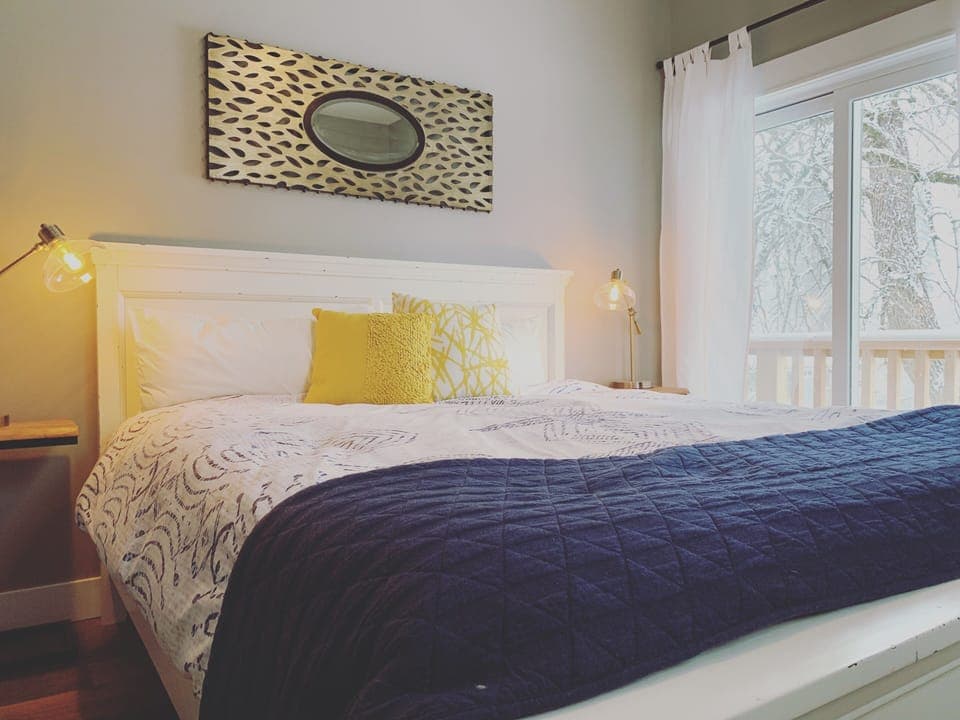 Cozy up in this California King bed which has a memory foam mattress.