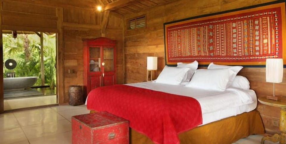 Traditional Joglo 3Bdrm Villa by Ocean