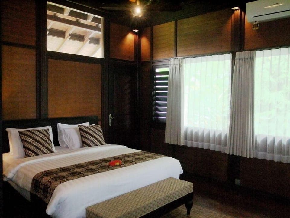 Magnificent 7 Bedroom Villa In Ubud;