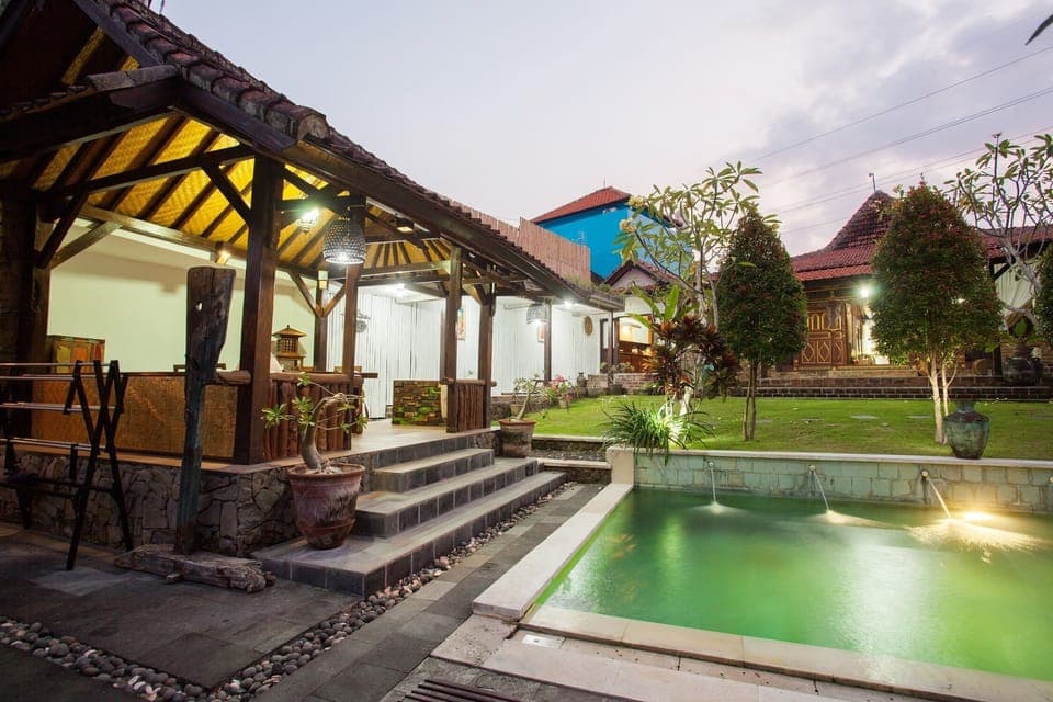 Pool and dining at dusk