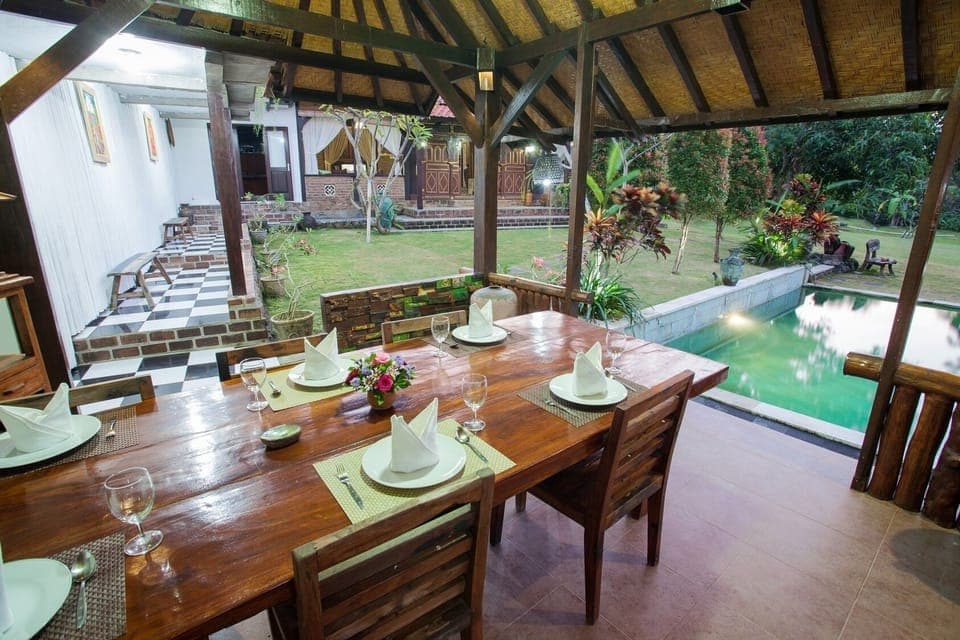 Dining area connected to the kitchen