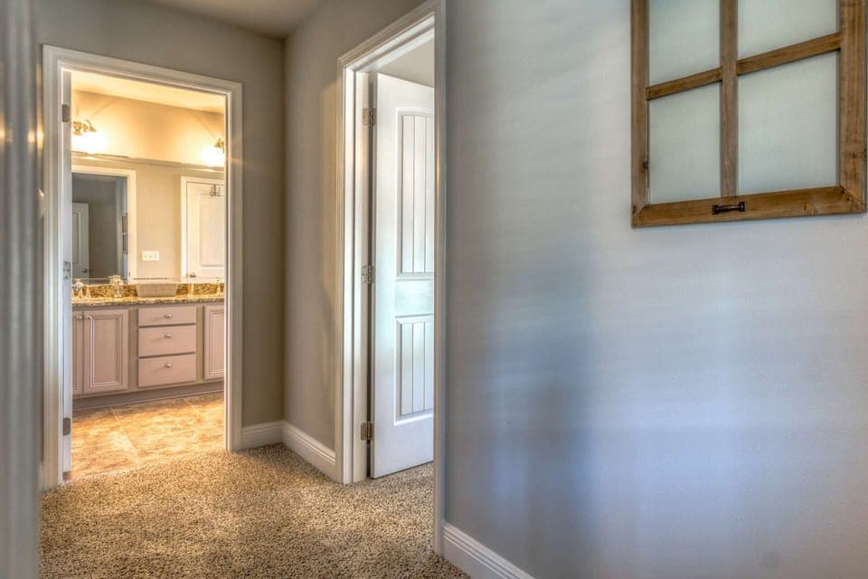 Spacious guest bathroom off the upstairs hallway