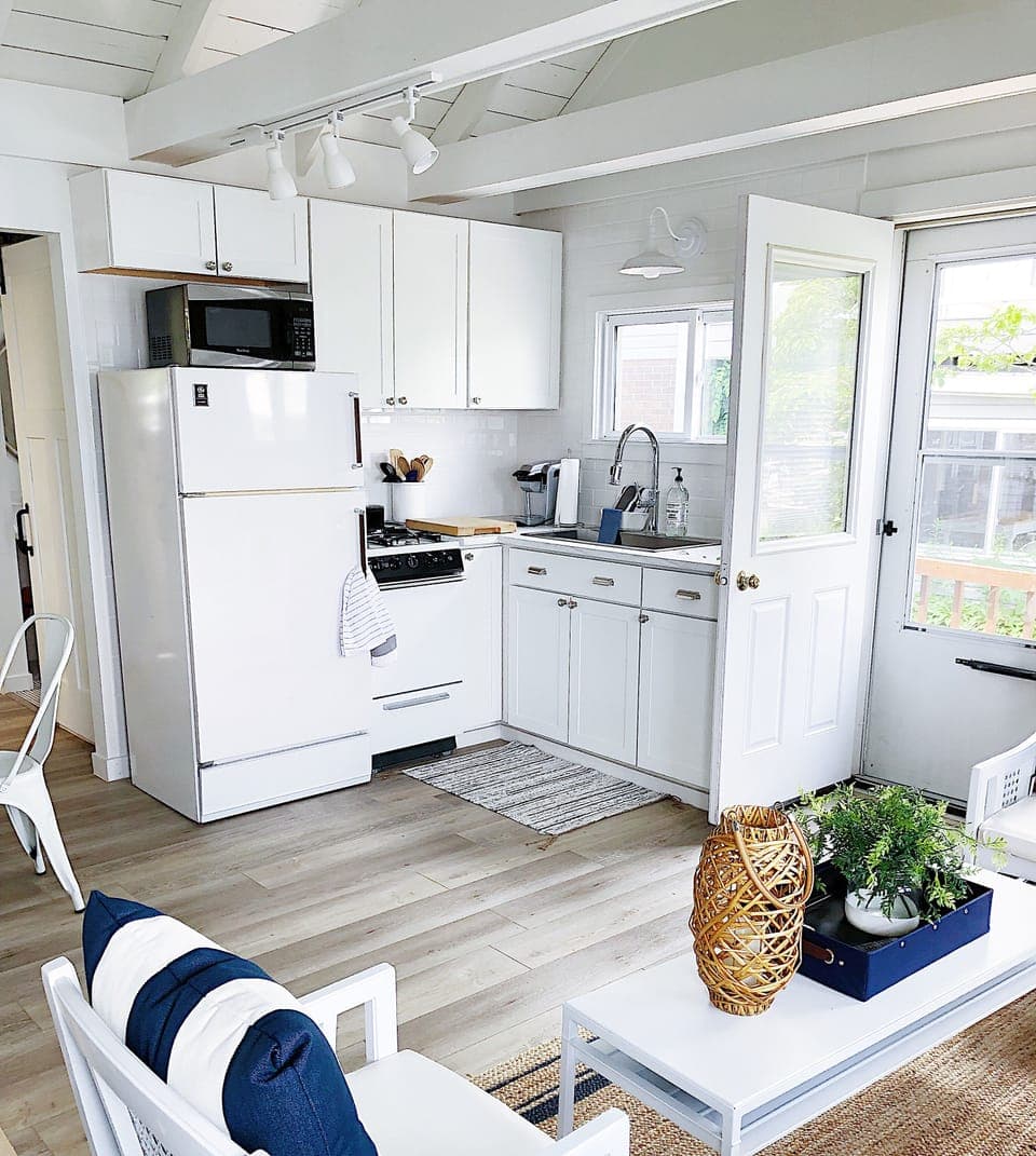 Lower Cottage Kitchen 
