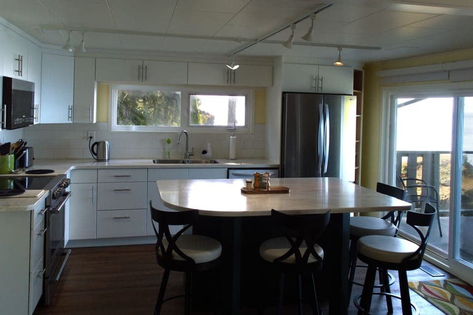 Kitchen and dining area. There are more stools.