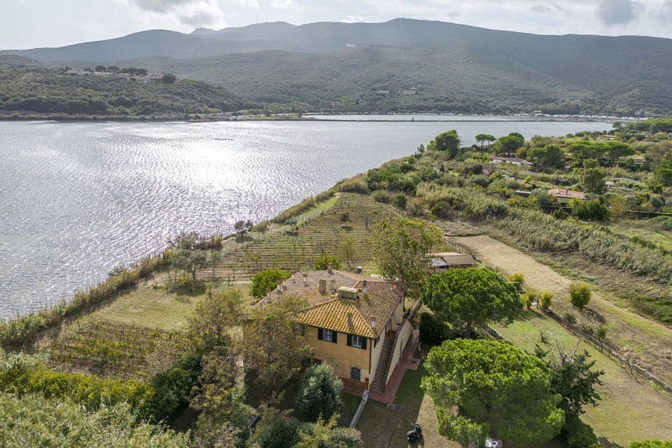 Building Exterior, Outdoor