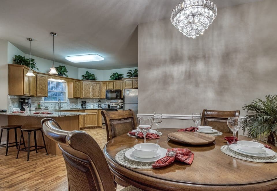 Chalet in the Smokies - Sunset Passion - Dining area and fully furnished kitchen