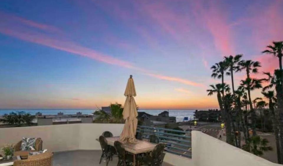 Ocean View Roof Deck One minute from Buccaneer Beach