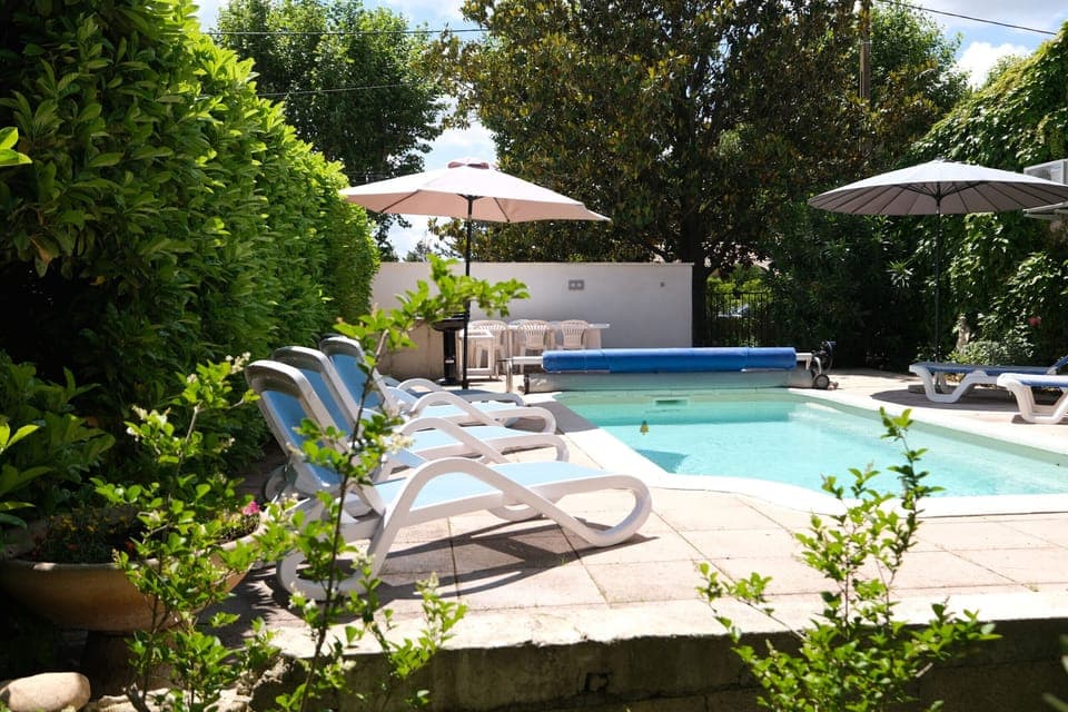 MOURIÈS Alpilles Provence vacation rental, comfortable house for rent for 8 people. Online reservation with Plaisirs & Maisons de Provence terrace
