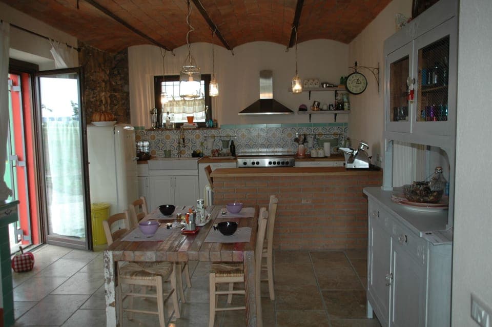 Kitchen and breakfast area