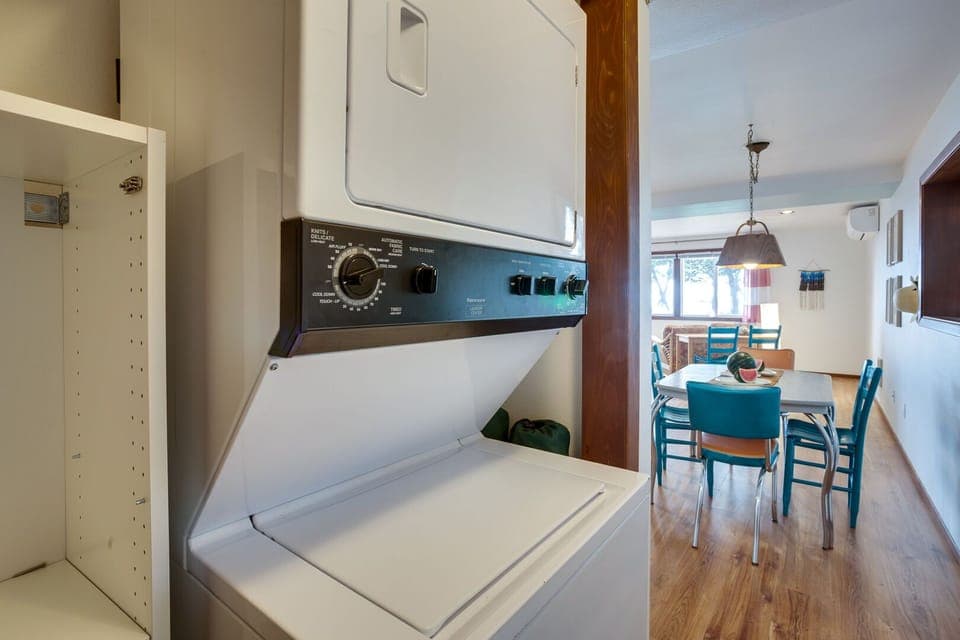 The stack washer/dryer allows you to do some surfing during the day but come out fresh for the next day adventure!