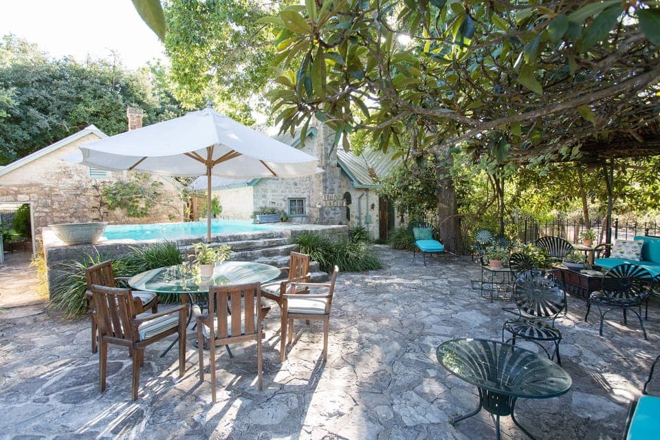 Pool/ patio hill country bliss