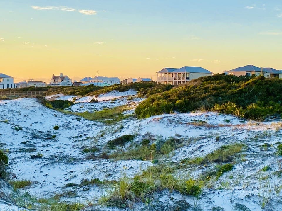 "PARK PLACE” Beach Access • Quiet beach with lifeguards (Mar-Sep), 1 block west